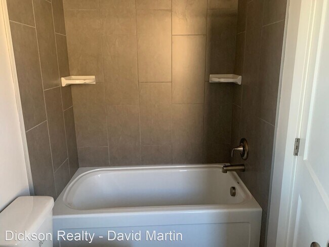 Building Photo - 2 br, 2.5 bath House - 700 Bluffs Court #101