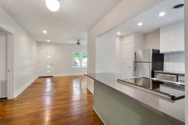 Building Photo - 4146 Robin Dr