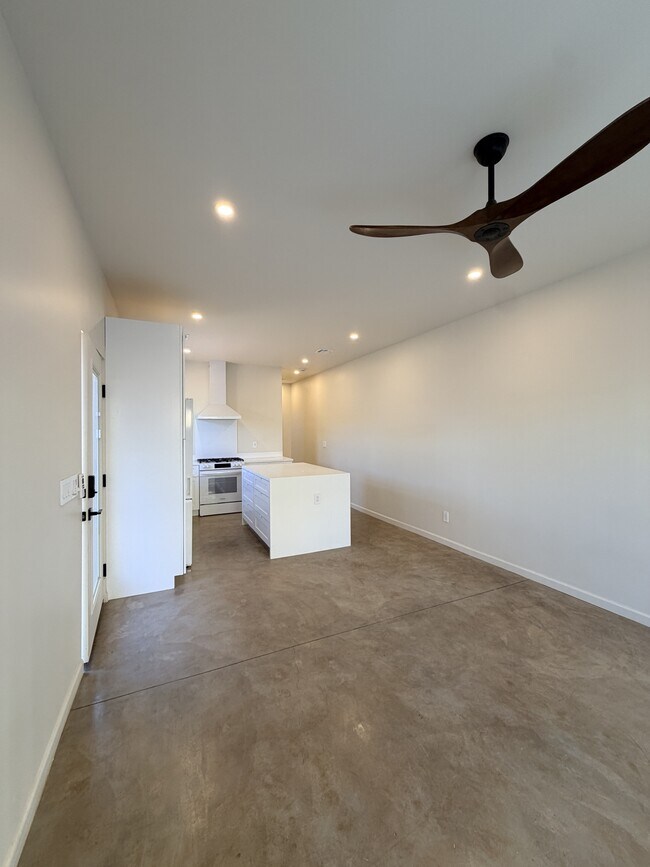 Foto del edificio - 1122 E McKinley St