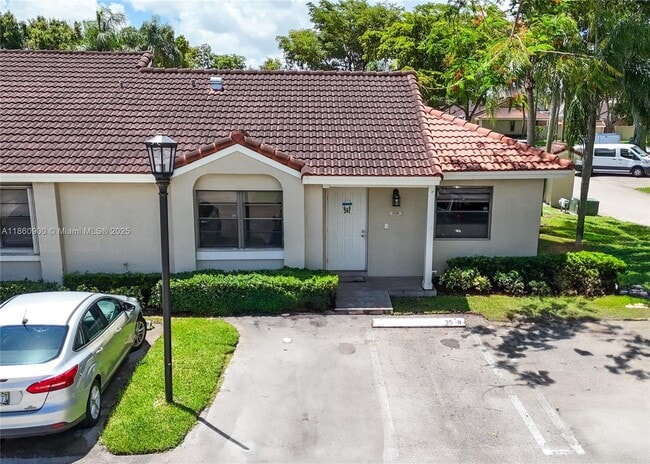 Foto del edificio - 17249 NW 60th Ct