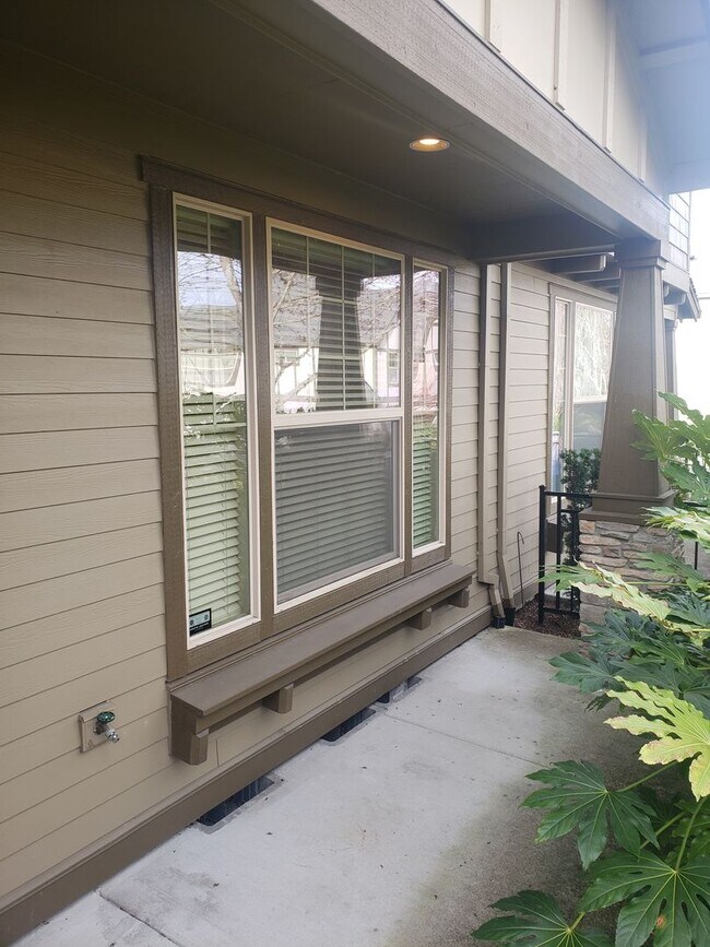 Foto del edificio - Wonderful Townhouse in Bethany/ NW Portland