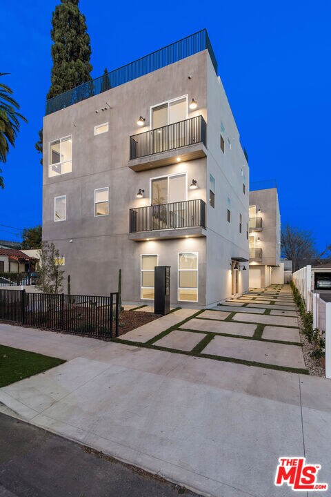Foto del edificio - 5722 Fulcher Ave