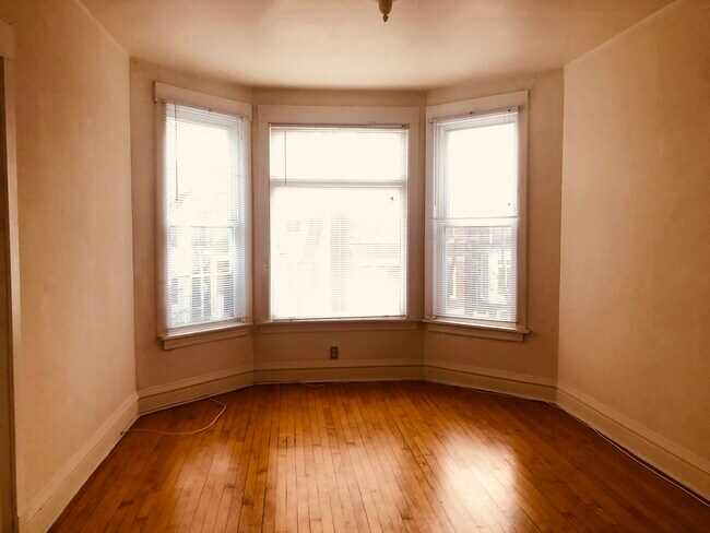 Building Photo - 3728 N Bosworth Ave