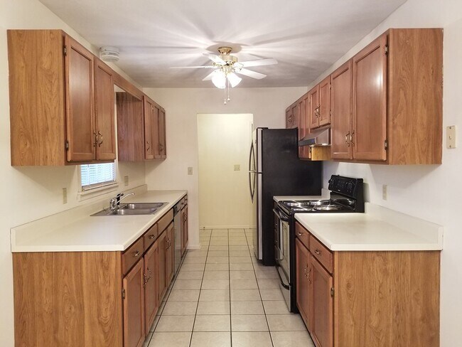 Building Photo - 330 Jones Ln