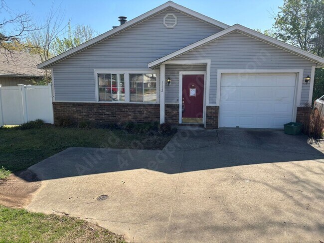 Foto del edificio - 2 bedroom 1.5 bath in Fayetteville LAWN CA...