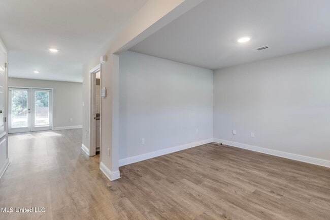 Building Photo - 18562 Elkwood Dr