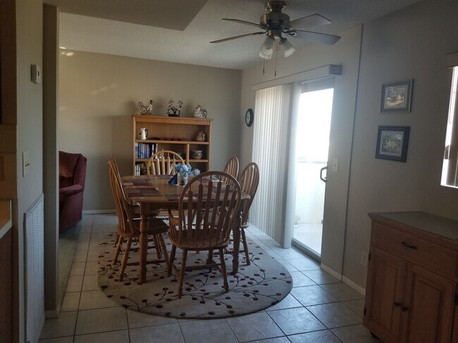 Building Photo - Summer Furnished Condo