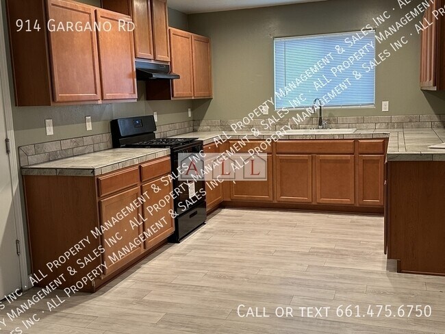 Foto del edificio - 914 Gargano Rd