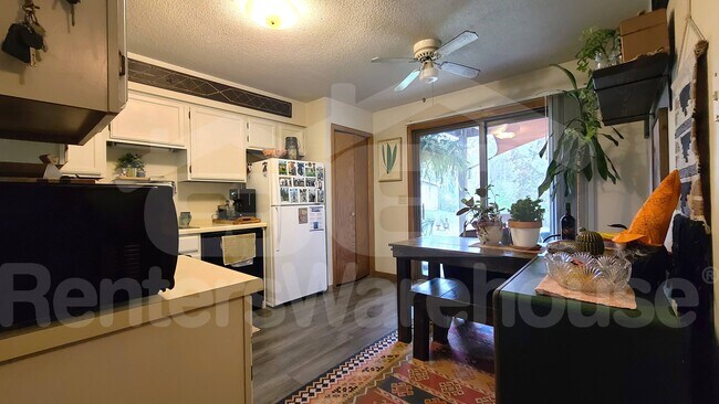 Foto del edificio - 708 8th St N