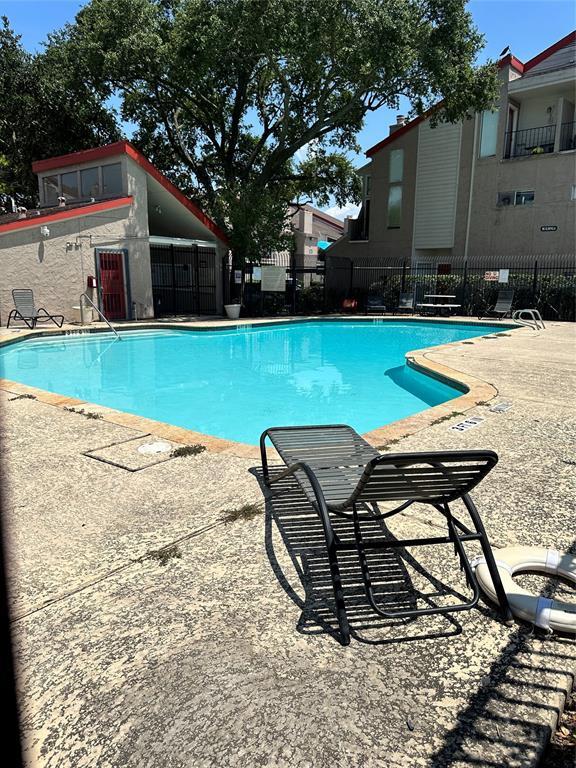 Foto del edificio - 10855 Meadowglen Ln