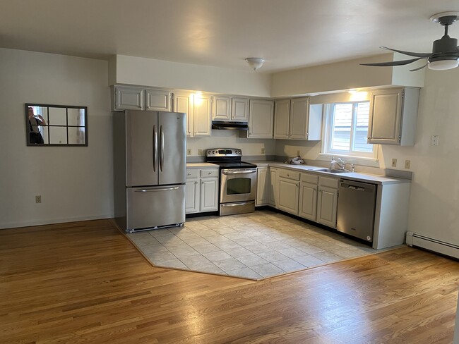 Kitchen - 6339 Memorial Rd