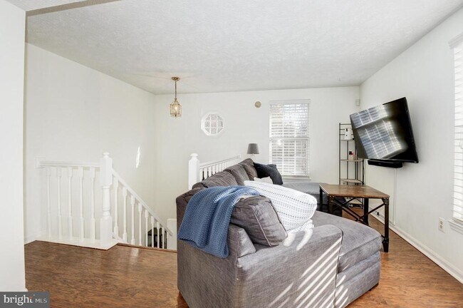 Foto del edificio - 1598 Woodcrest Dr