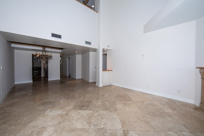 Building Photo - 171 N Church Ln