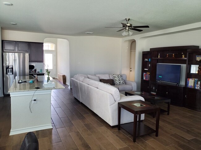 Foto del edificio - 13811 Newman Stage