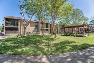 Building Photo - 3300 Pebblebrook Dr