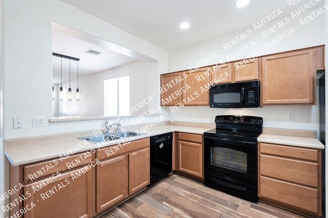 Building Photo - 3323 S Lakeside Ridge Loop