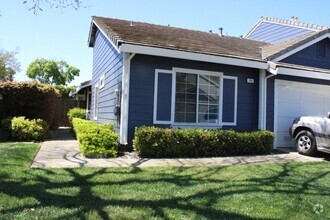 Building Photo - 249 Heron Dr