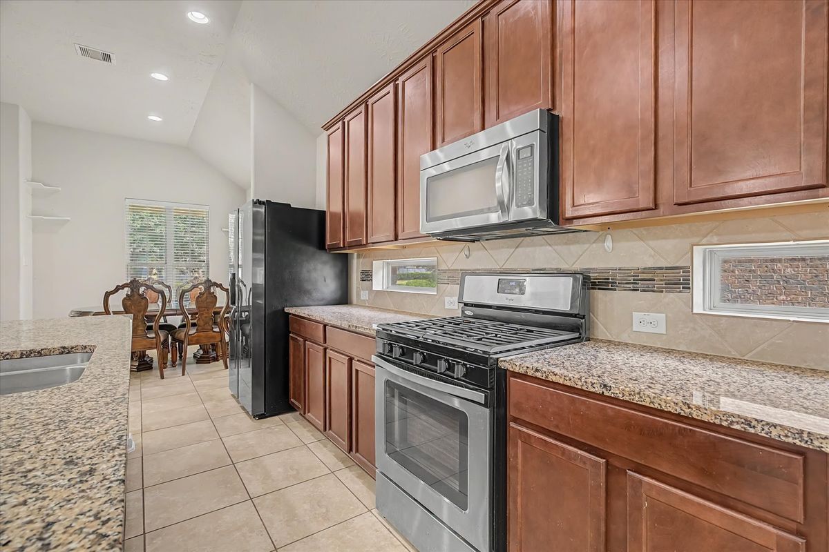Building Photo - 3834 Raintree Village Dr