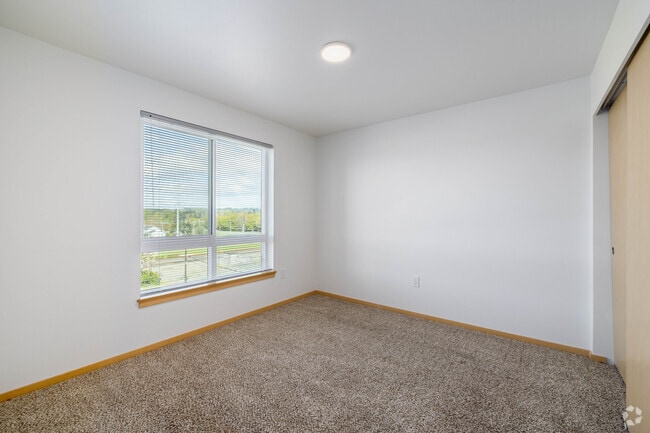 1 habitación, 1 baño - 547 pies cuadrados - Dormitorio - Ovation at Meeker 55+ Senior Apartments