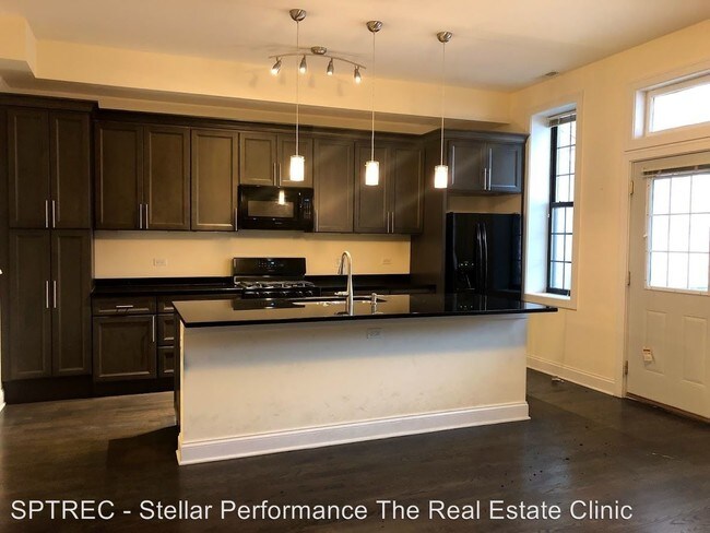 Building Photo - 2009 S Laflin St