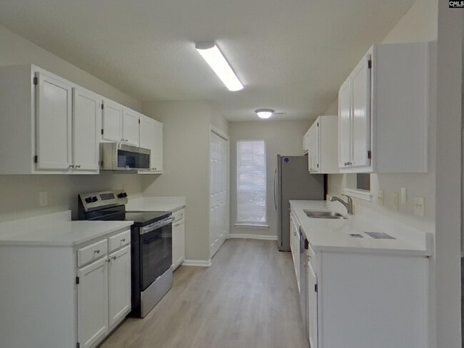 Building Photo - 121 Green Rose Rd