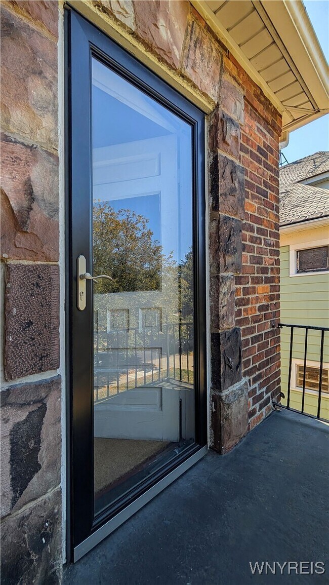 Foto del edificio - 95 Rand Ave