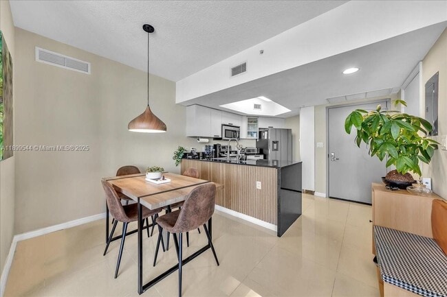 Foto del edificio - 1750 N Bayshore Dr