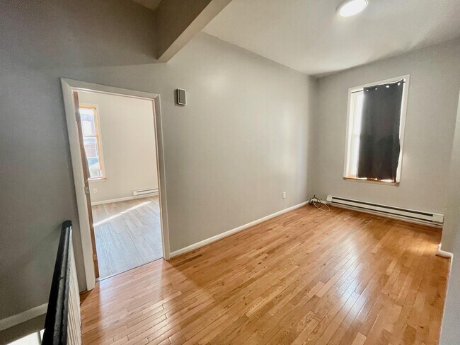 Foto del edificio - 1323 W Butler St