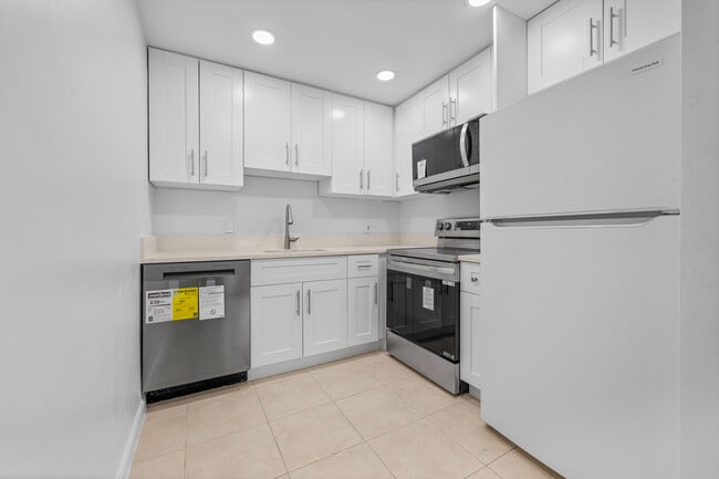 Building Photo - 4165 SW 67th Ave