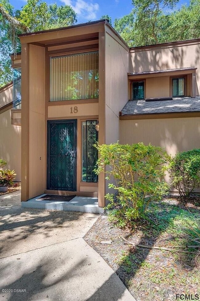 Building Photo - Stunning townhome on Palm Harbor Golf Course!