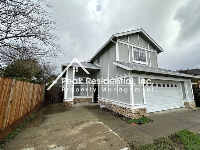 Foto del edificio - Spacious 4 bd/2.5ba Sacramento Home with 2...