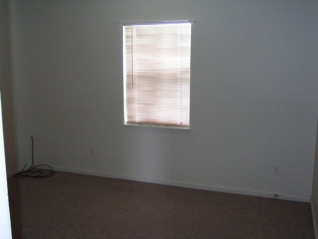 Building Photo - 1660-C Burkwood Ct