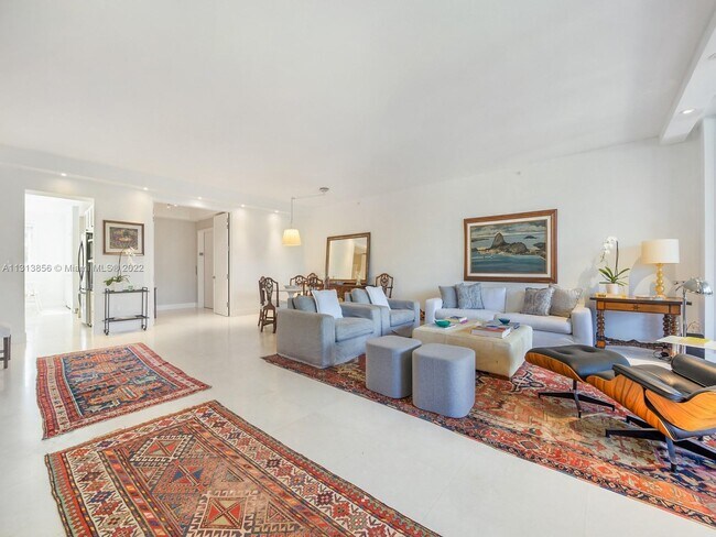 Foto del edificio - 733 Crandon Blvd