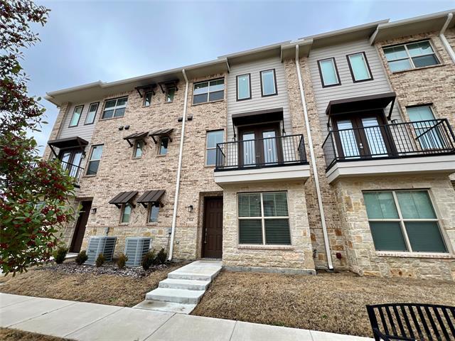 Foto principal - 714 N Plano Rd