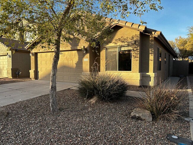 Foto del edificio - 3 Bedroom 2 Bath Single Level Home In Mari...