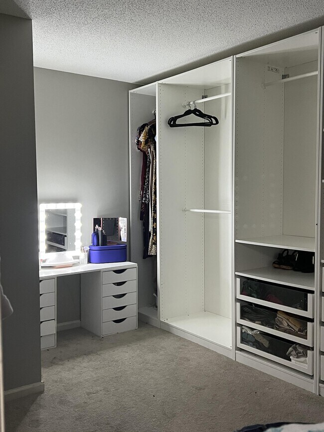 Foto del edificio - 3315 Woodland Park Rd