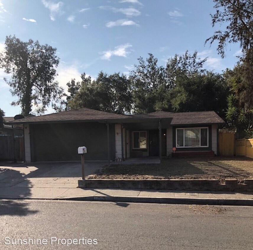 Primary Photo - 4 br, 2 bath House - 345 Amber Ave