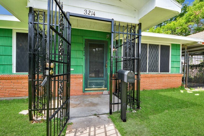 Foto del edificio - 3214 Tuam St