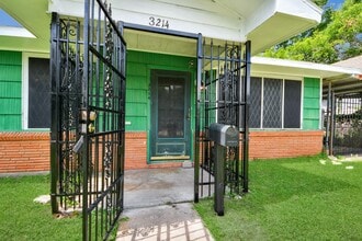 Building Photo - 3214 Tuam St