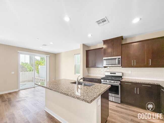 Foto del edificio - Great 4B/4BA Home Available for Lease in O...
