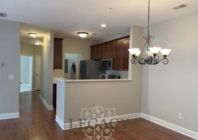 Foto del edificio - 8045 Bienville Dr