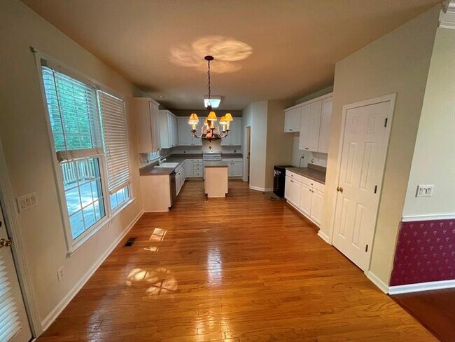 Building Photo - 400 Park Creek Dr