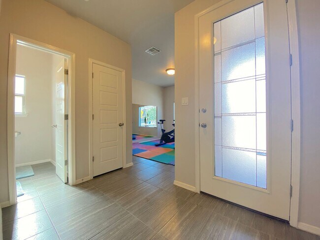 Foto del edificio - East El Paso 3 bed Refirg A/C