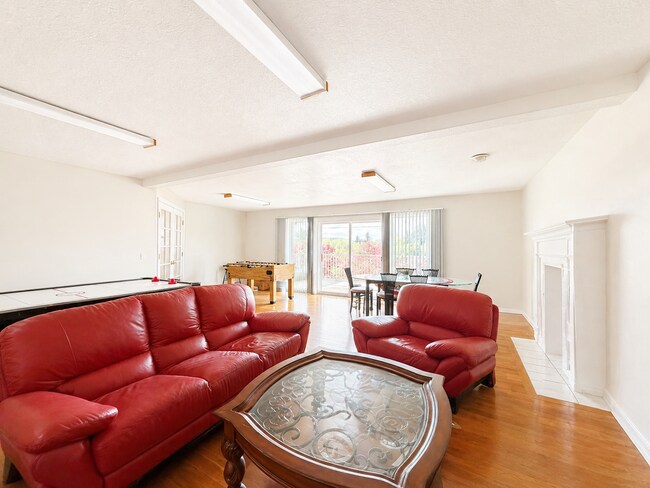 Foto del edificio - 2437 SW Linneman Dr