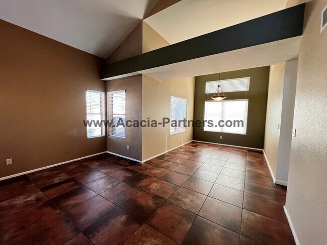 Building Photo - NW Three Bedroom/ 2 1/2 Bath Home