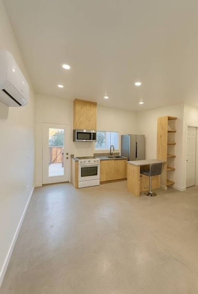 Foto del edificio - Brand New 2Bedroom