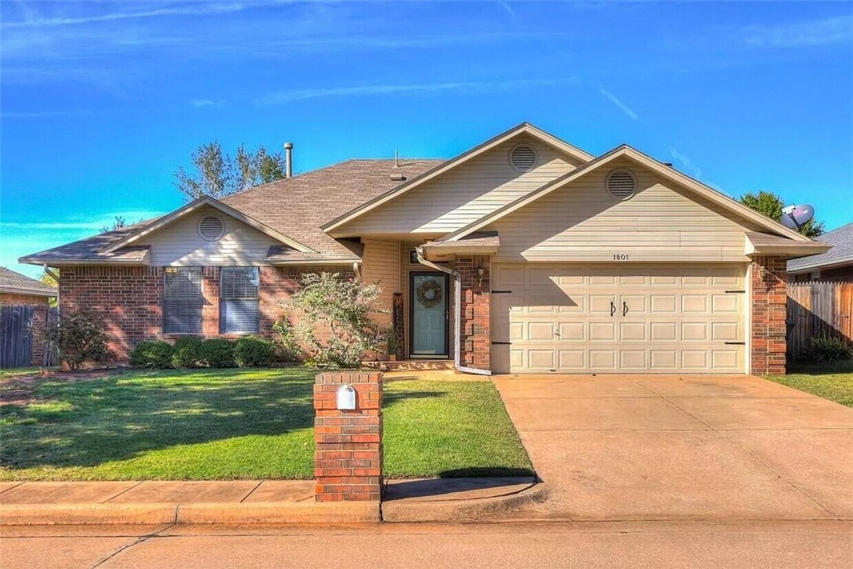 Primary Photo - Well Cared For Beauty In Edmond!