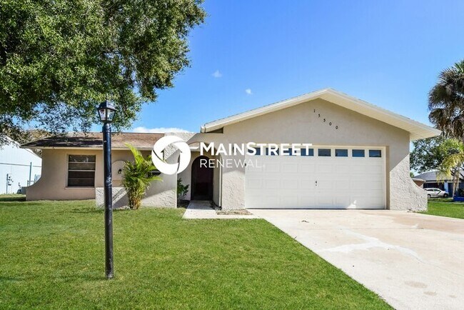 Foto del edificio - 3 Bedroom Pet-Friendly Home in FORT MYERS, FL with Main Street Renewal