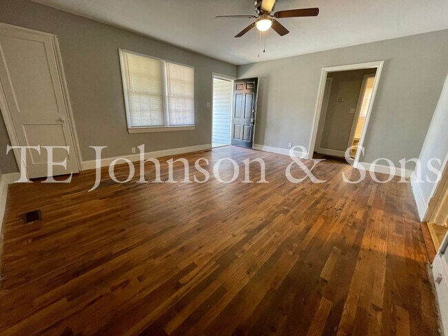 Foto del edificio - Cozy Duplex Living Near Downtown Winston-Salem