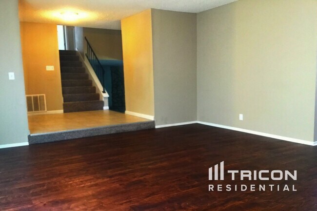 Foto del edificio - 387 Arlington Cir